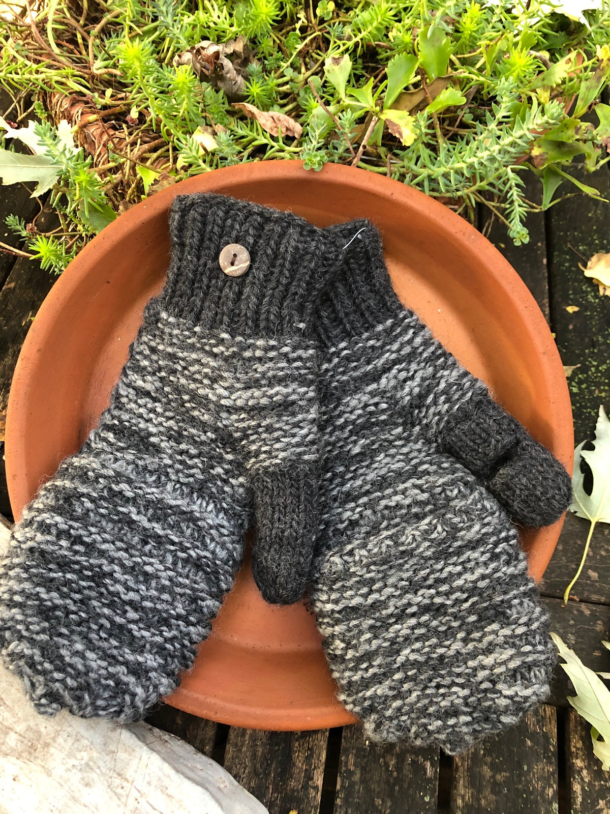 Europe Covered Texting Mittens