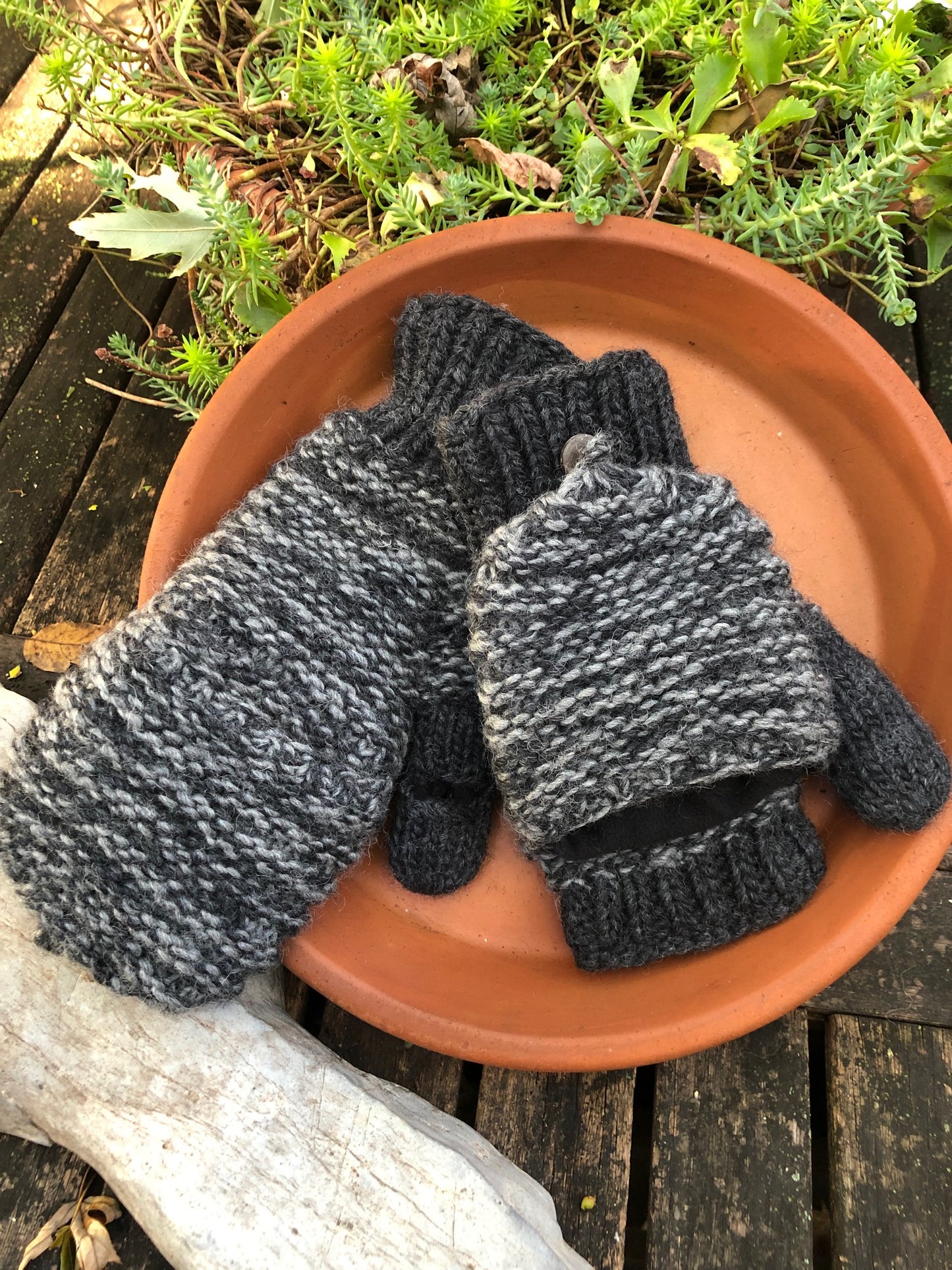 Europe Covered Texting Mittens