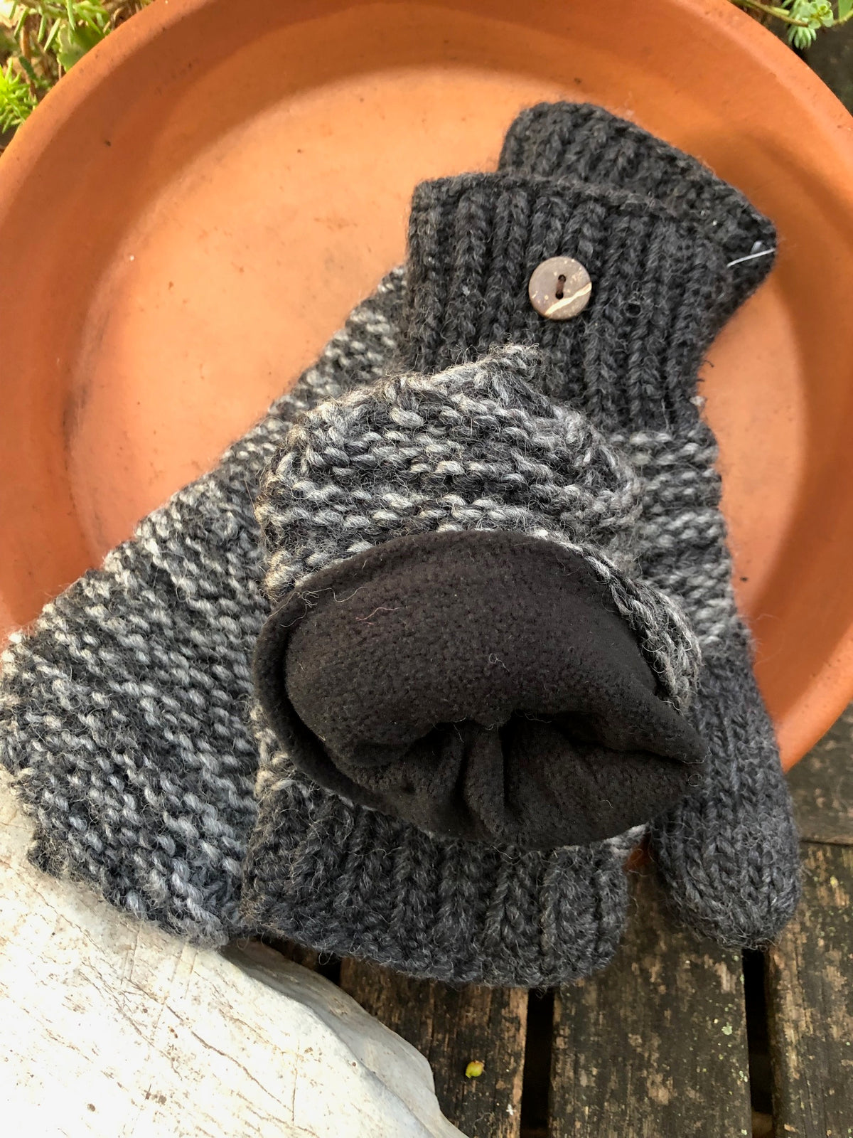 Europe Covered Texting Mittens